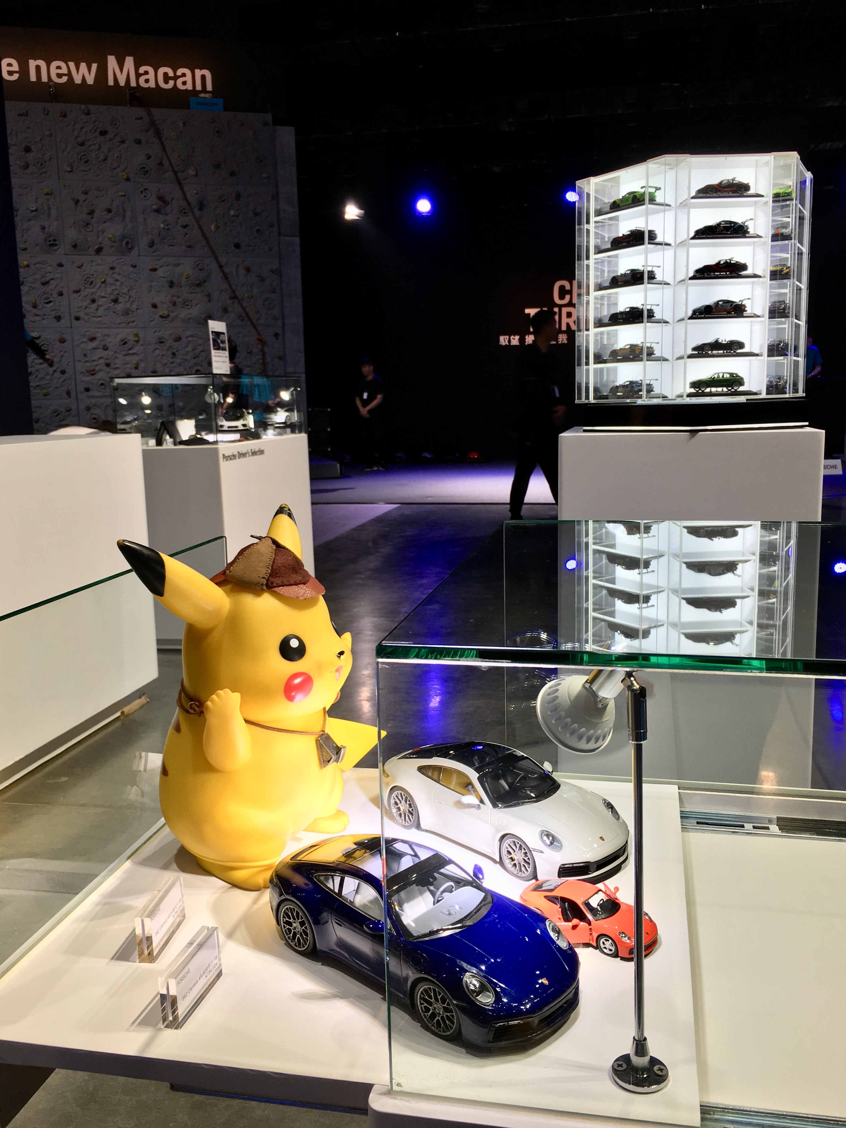 跟神探皮皮來去 南港展覽2館瞧瞧 Porsche 小改款 Macan 全民體驗趣