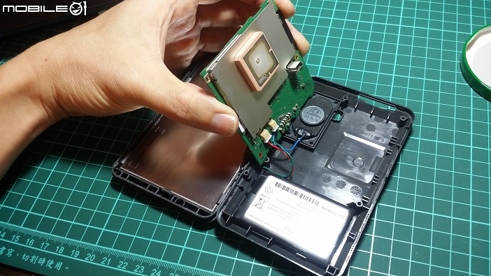Garmin nuvi 255w 電池更換DIY,觸控螢幕失效故障排除