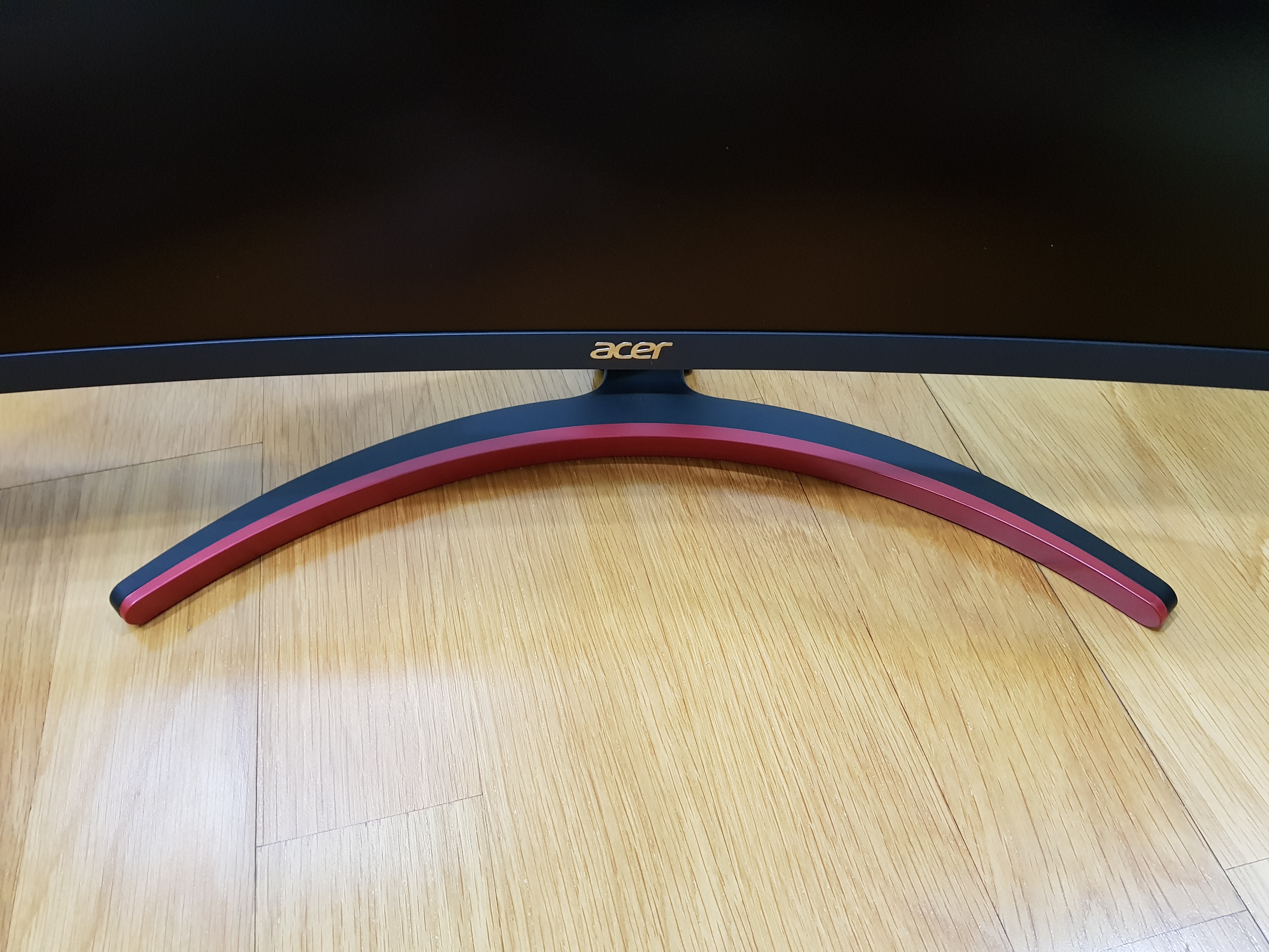 【小宅開箱】首發評價 acer ED323QUR A 31.5吋 VA曲面螢幕 平價之王 帶給使用者均衡體驗