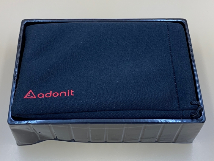 很有邏輯的拍攝兵器 - Adonit PhotoGrip Qi 無線充電藍牙攝影握把