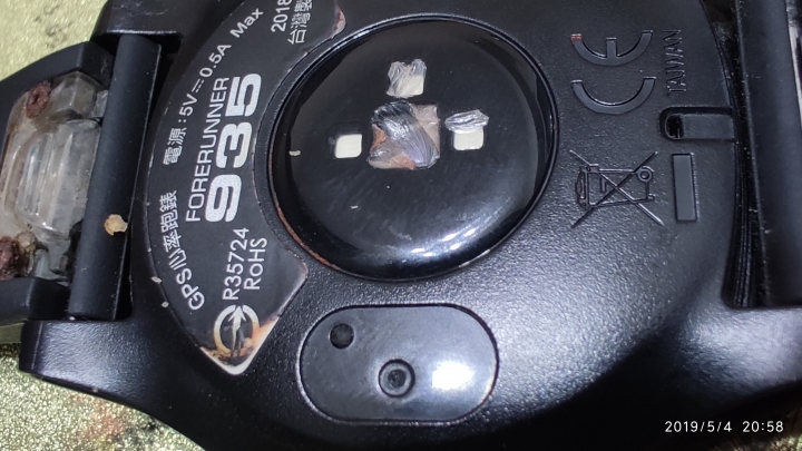 Garmin 935 心率模組碎裂