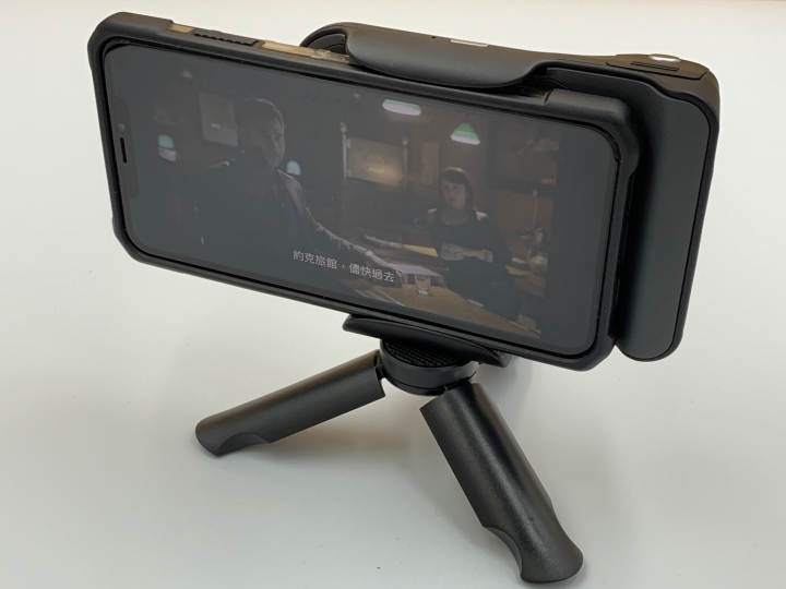 很有邏輯的拍攝兵器 - Adonit PhotoGrip Qi 無線充電藍牙攝影握把