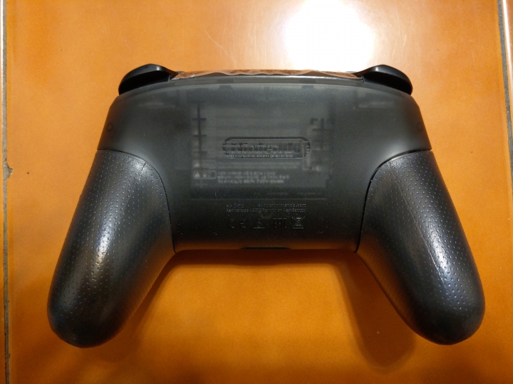 疑似買到Switch Pro手把的高仿品