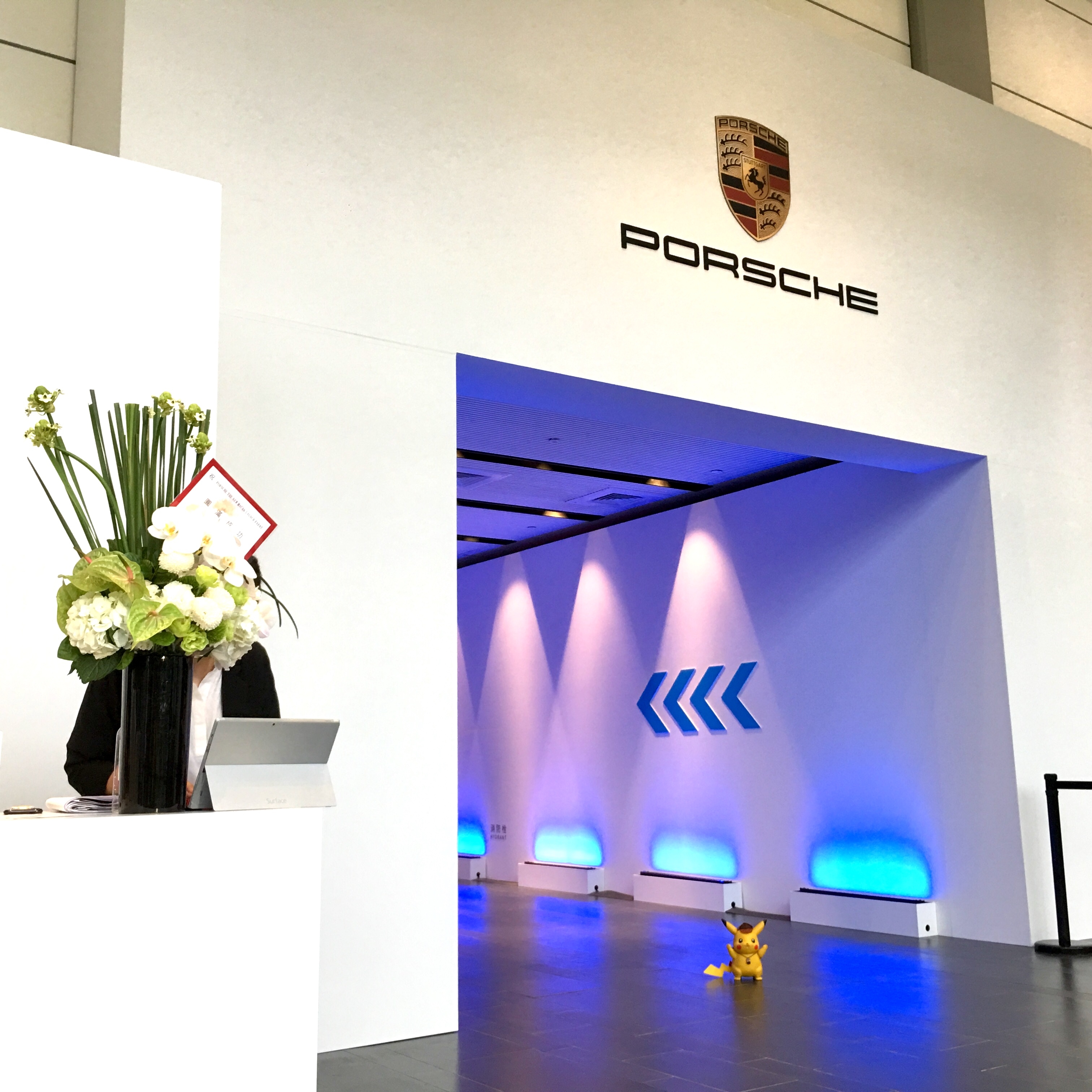 跟神探皮皮來去 南港展覽2館瞧瞧 Porsche 小改款 Macan 全民體驗趣