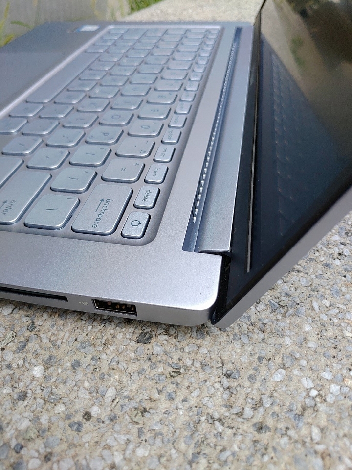 ASUS Vivobook S14 S403FA 軍規金屬機身又具備24小時長效續航力的好選擇