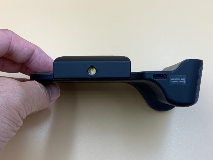 很有邏輯的拍攝兵器 - Adonit PhotoGrip Qi 無線充電藍牙攝影握把