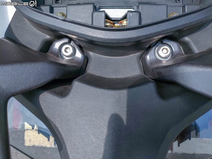 【開箱】 Racing S 原廠精品後靠墊