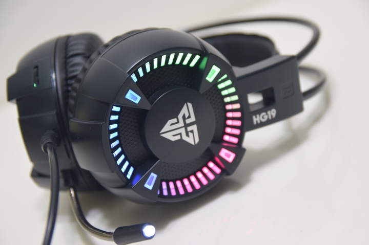 開箱▌HG19 - RGB光圈耳罩式電競耳機 平價 酷炫