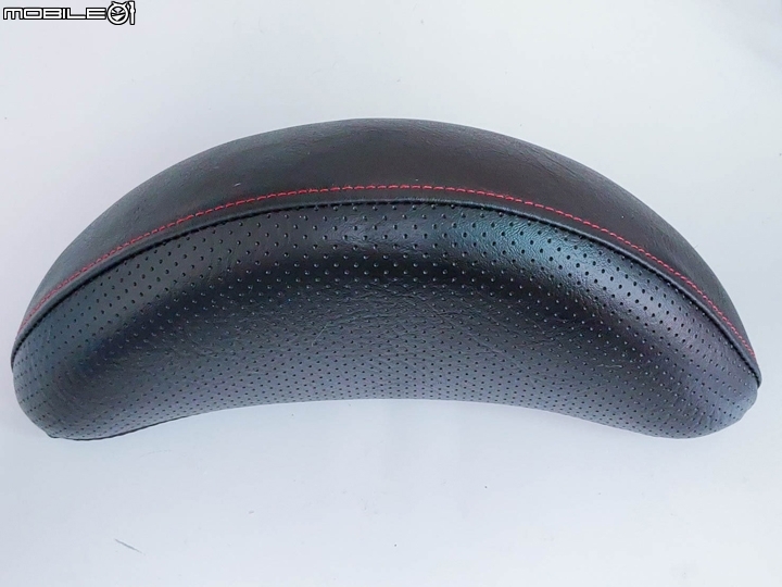 【開箱】 Racing S 原廠精品後靠墊