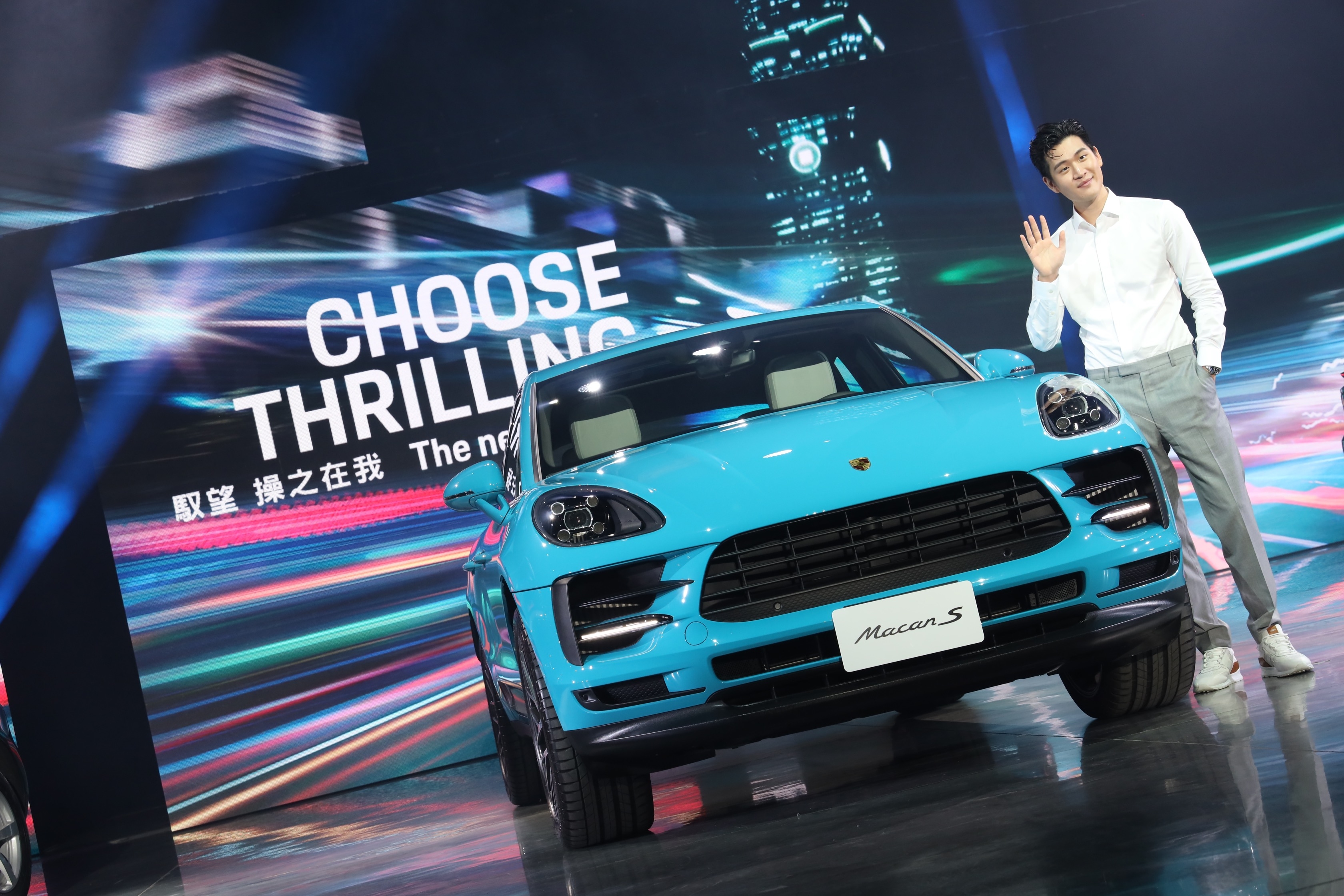 跟神探皮皮來去 南港展覽2館瞧瞧 Porsche 小改款 Macan 全民體驗趣