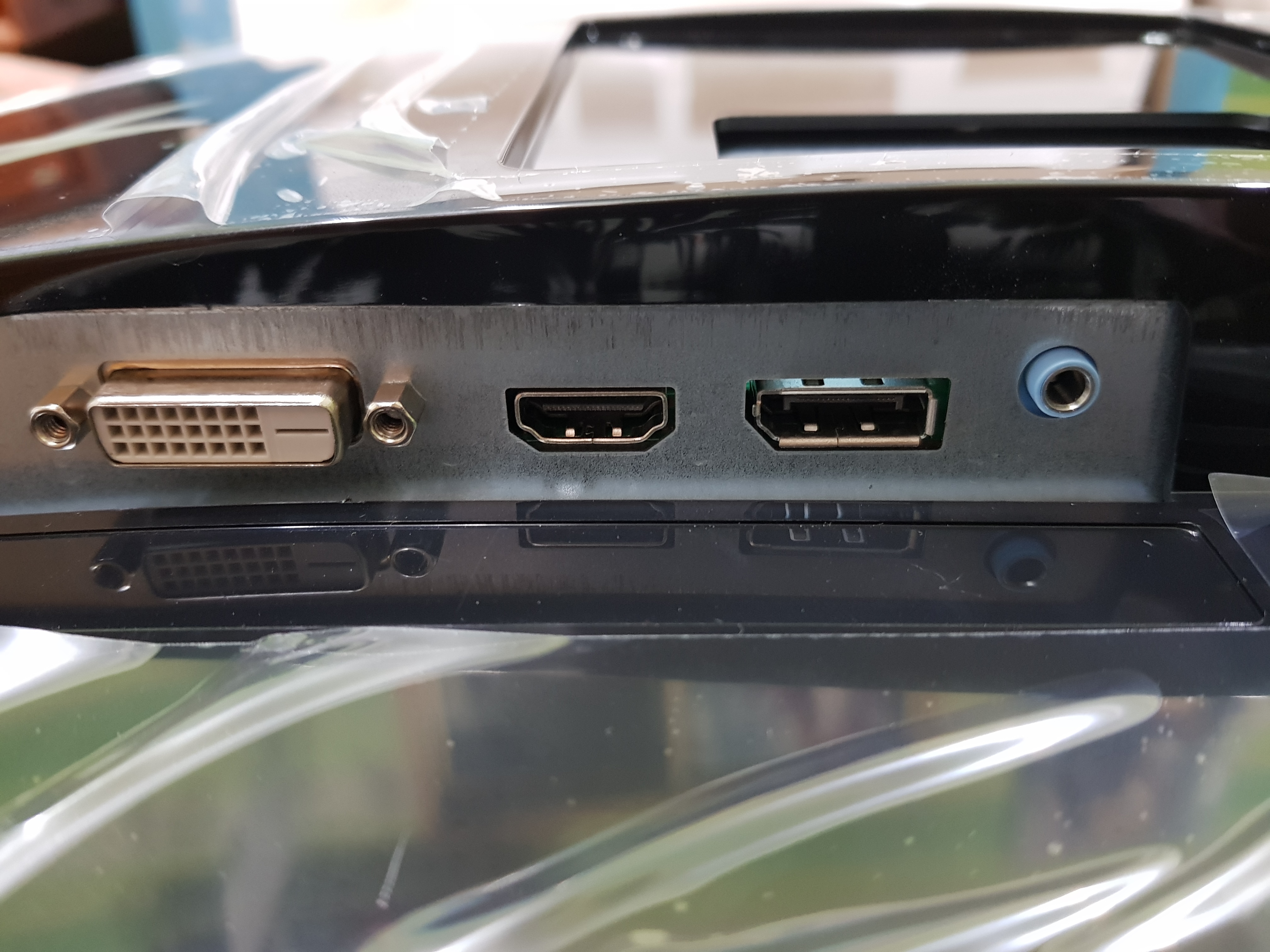 【小宅開箱】首發評價 acer ED323QUR A 31.5吋 VA曲面螢幕 平價之王 帶給使用者均衡體驗
