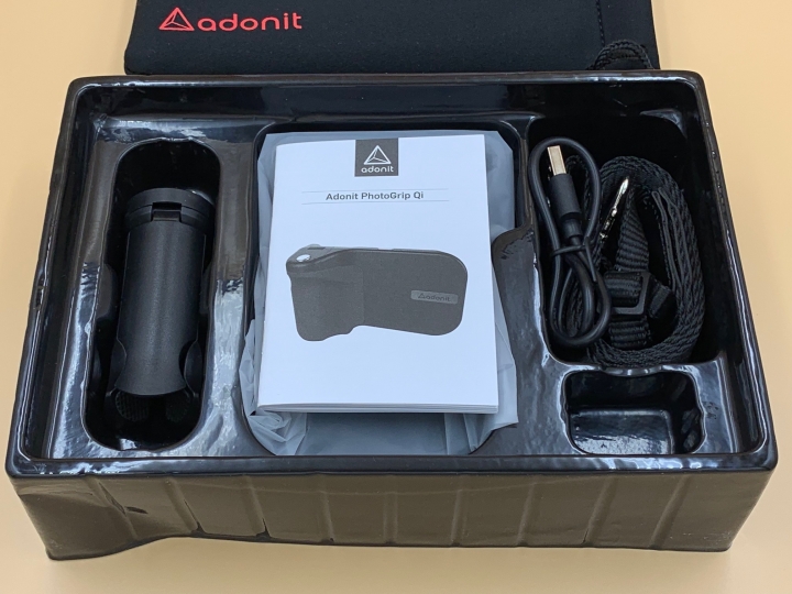 很有邏輯的拍攝兵器 - Adonit PhotoGrip Qi 無線充電藍牙攝影握把