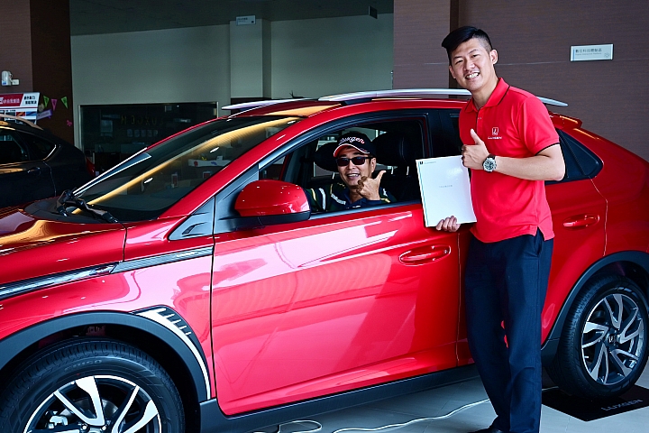 母親節原本的訂車U5,變成直接買U5。母親節快樂!