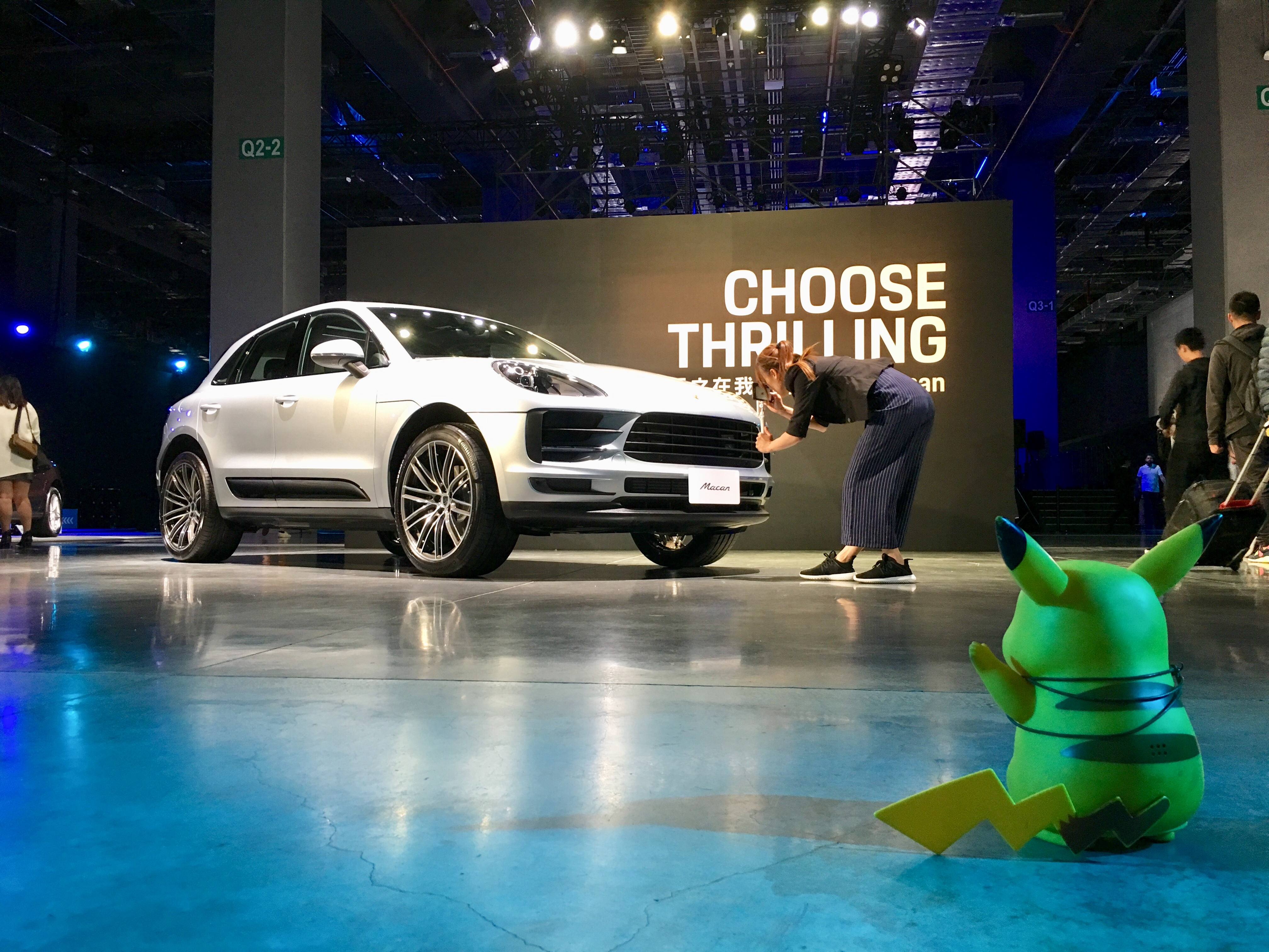 跟神探皮皮來去 南港展覽2館瞧瞧 Porsche 小改款 Macan 全民體驗趣