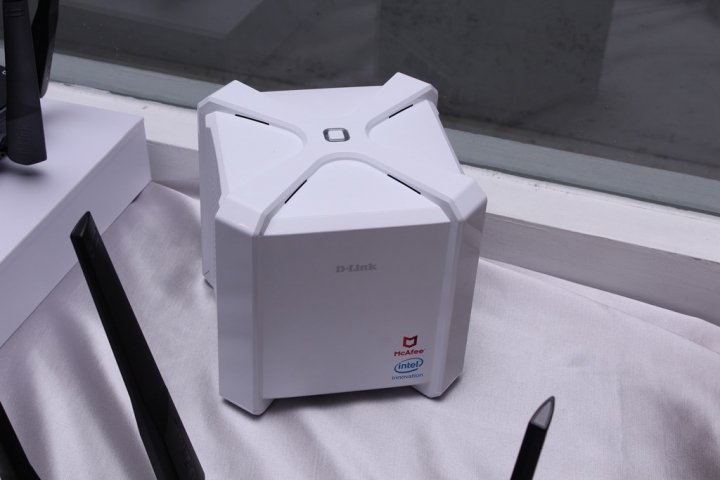 路由器也能保障所有裝置網路安全? D-Link & McAfee雙強聯手 頂級防禦、無縫上網 Wi-Fi Mesh新品體驗會