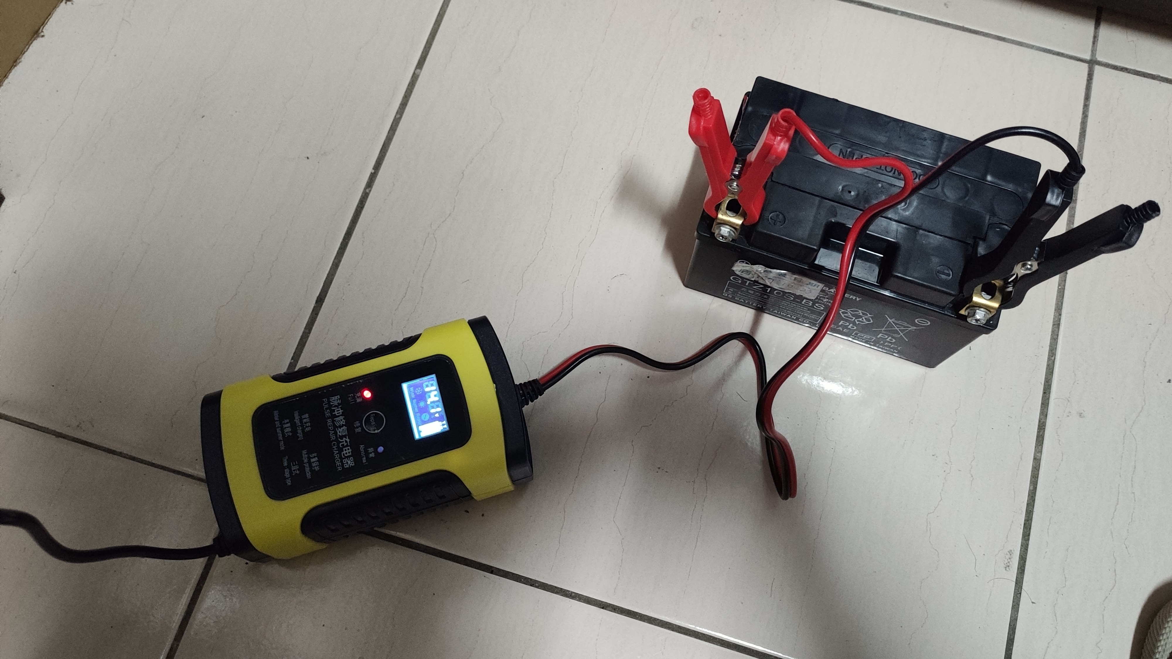 開箱 淘寶含運300有找12V電瓶充電器