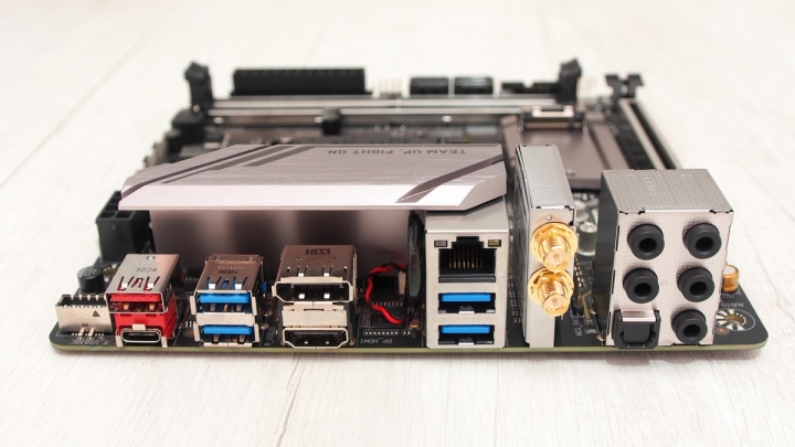 水冷小鋼炮 Gigabyte Z390 I AORUS PRO WIFI 組裝開箱