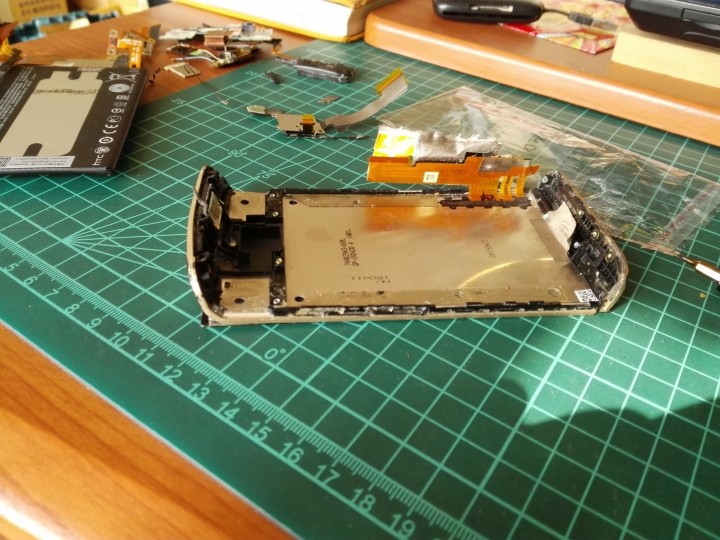1HTC M9e 穢土轉生記 (殺肉螢幕與零件)