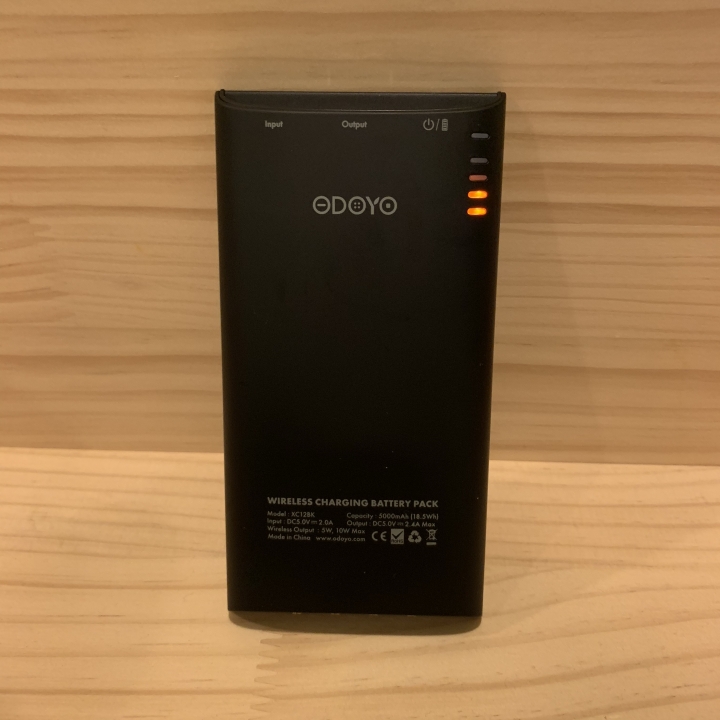 ⟨開箱⟩有電才敢大聲-ODOYO 二合一可攜式Qi無線快充充電盤行動電源