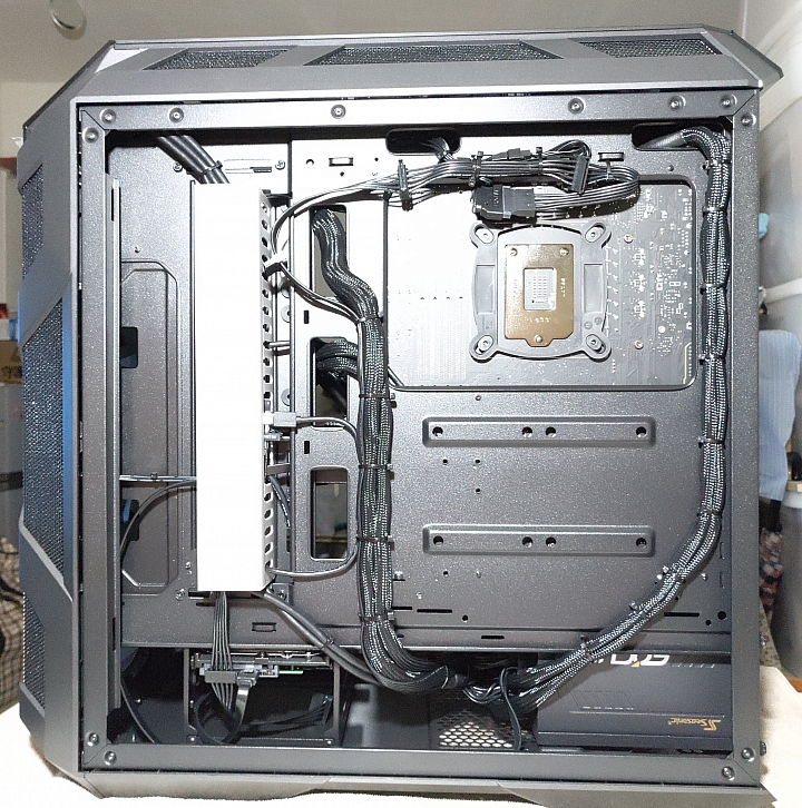 電腦整線-酷碼MasterCase H500P-加裝線槽