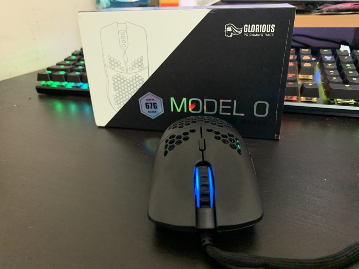 【MARS】兩個半月的等待,過鹹水來的Glorious Model O滑鼠開箱!是值得的!Feat. ROCCAT SUORA FX