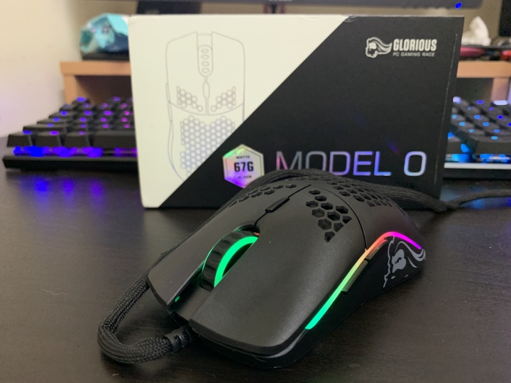 【MARS】兩個半月的等待,過鹹水來的Glorious Model O滑鼠開箱!是值得的!Feat. ROCCAT SUORA FX