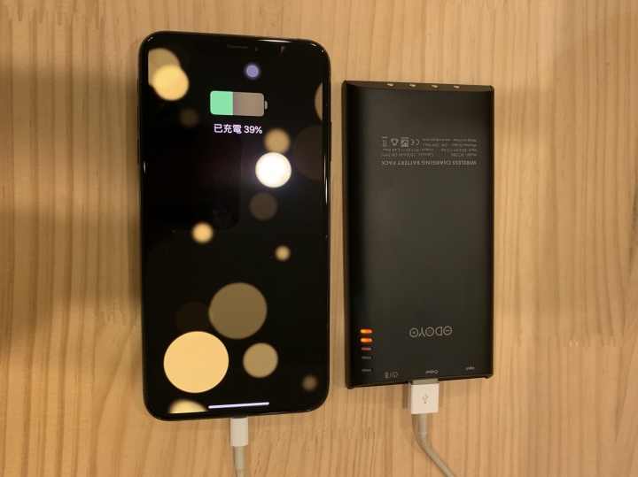 ⟨開箱⟩有電才敢大聲-ODOYO 二合一可攜式Qi無線快充充電盤行動電源