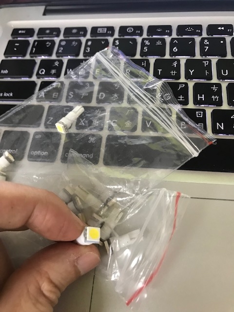 老V 儀表板背光不亮