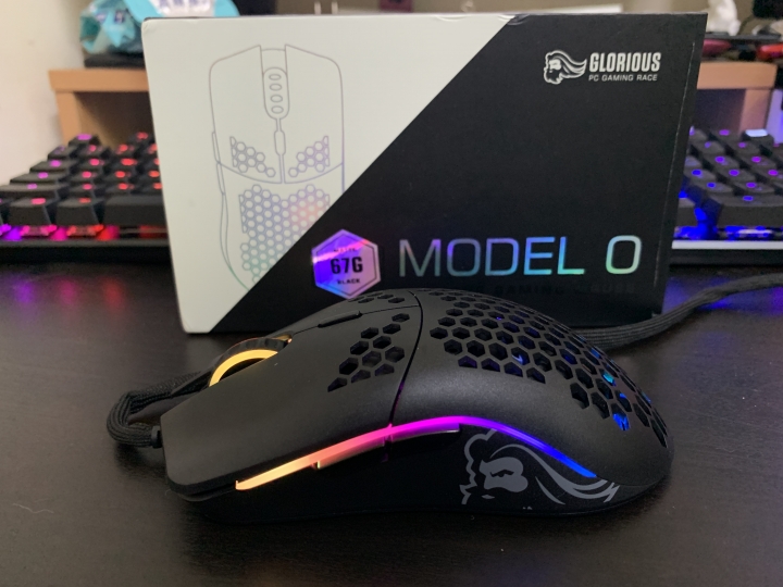 【MARS】兩個半月的等待,過鹹水來的Glorious Model O滑鼠開箱!是值得的!Feat. ROCCAT SUORA FX