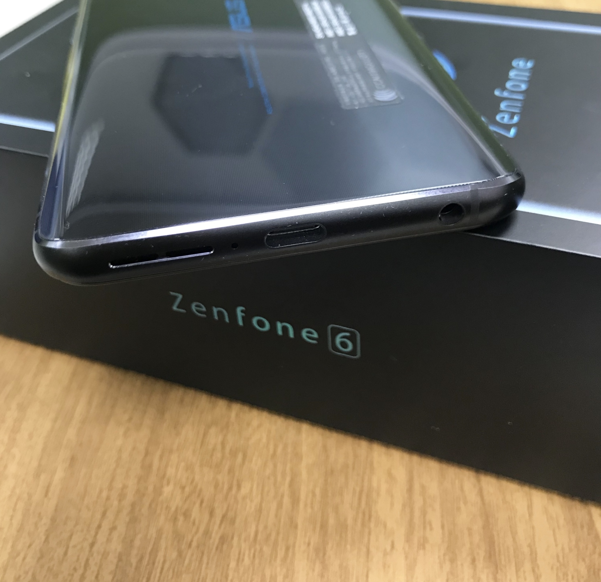 入手自拍神機 Zenfone 6 (開箱)