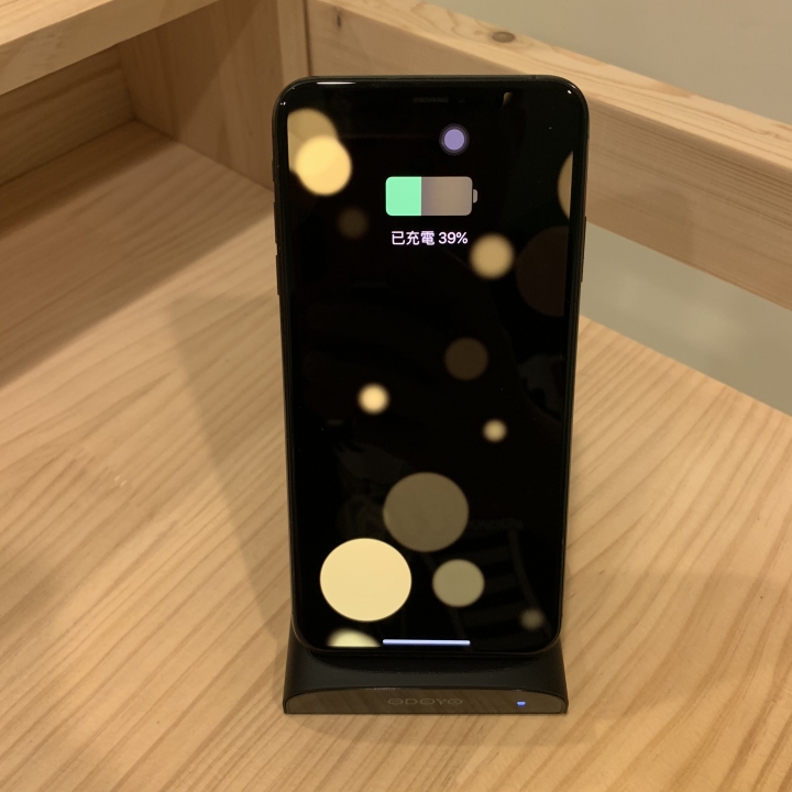 ⟨開箱⟩有電才敢大聲-ODOYO 二合一可攜式Qi無線快充充電盤行動電源