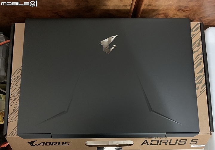 加入九代行列 AORUS 5 (9750H + GTX1650) 簡單開箱