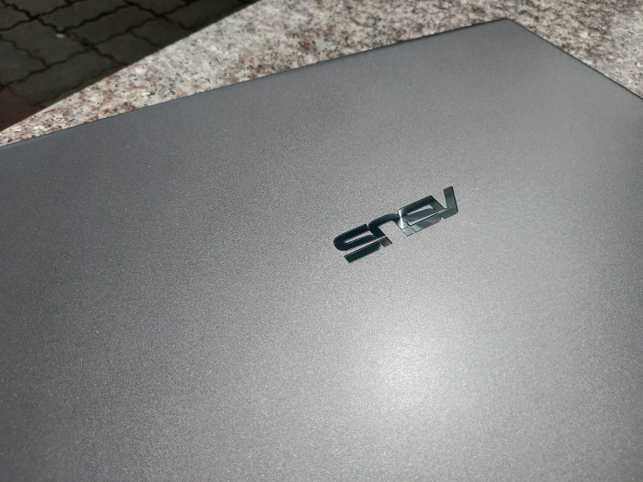平價大螢幕窄邊框平價筆電 ASUS Vivobook 15 X512星空灰開箱