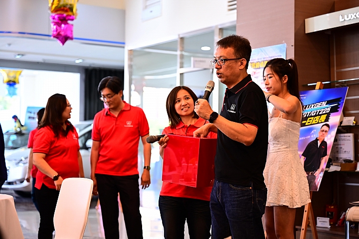 U-Car執行長Bob Chen擔任博愛生活館一日店長,我給評分:A++!