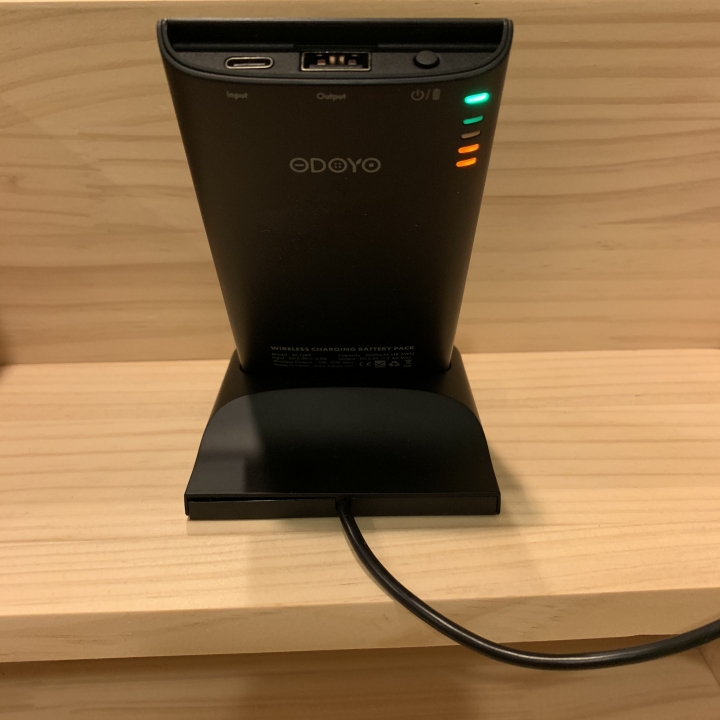 ⟨開箱⟩有電才敢大聲-ODOYO 二合一可攜式Qi無線快充充電盤行動電源
