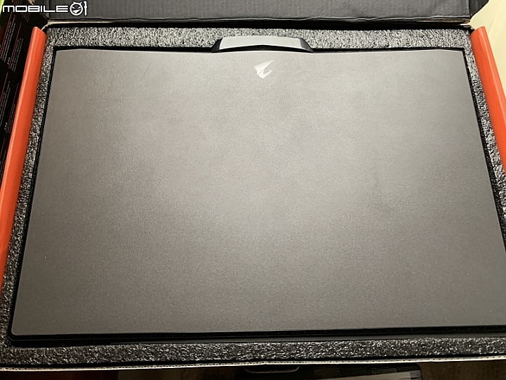 輕量化高 dpi 技嘉 AORUS M2 小滑鼠開箱