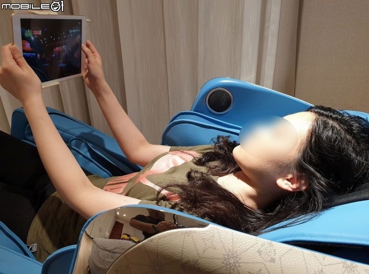 曬一曬我的母親節禮物:OSIM四手天王按摩椅讓你舒服真的不是蓋的!