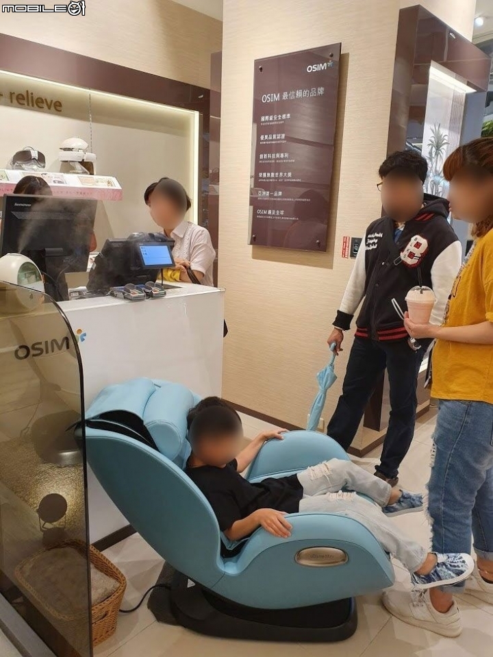 曬一曬我的母親節禮物:OSIM四手天王按摩椅讓你舒服真的不是蓋的!