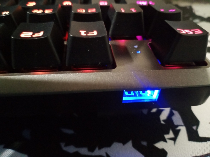 赤度CIDOOO CD702S 80% RGB 稜鏡軸鍵盤開箱