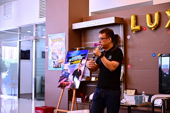 U-Car執行長Bob Chen擔任博愛生活館一日店長,我給評分:A++!