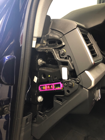 Q5原廠行車記錄器安裝心得+同場加映R8小彩蛋