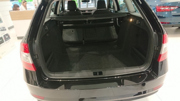Levorg、Mazda6 Wagon、OCTAVIA COMBI賞車比較