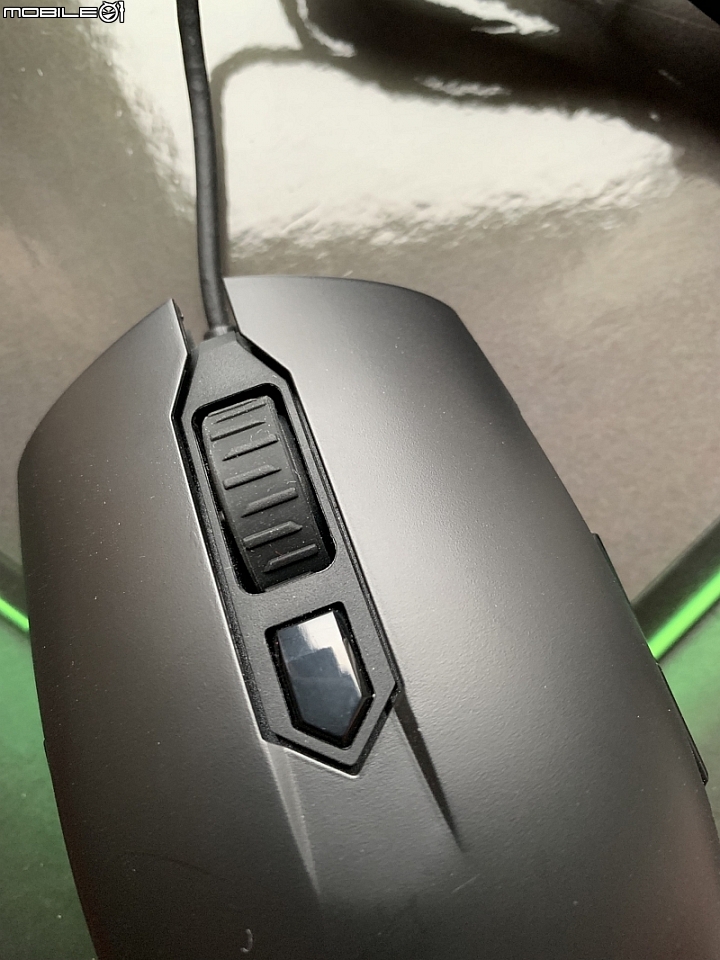 輕量化高 dpi 技嘉 AORUS M2 小滑鼠開箱
