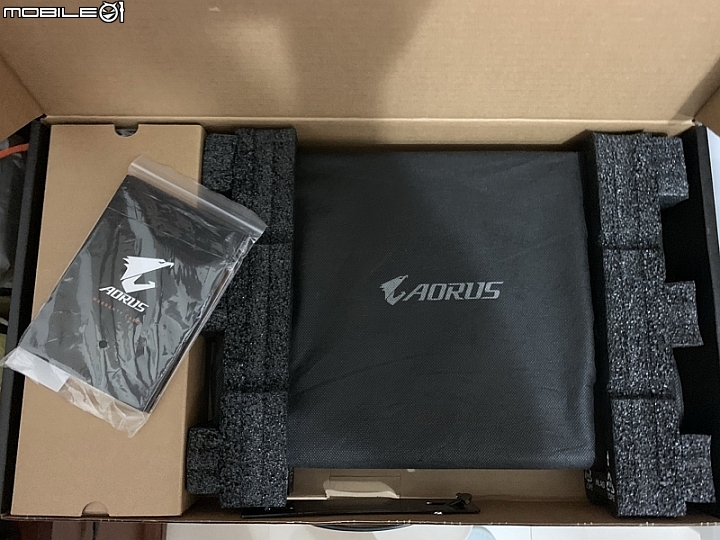 加入九代行列 AORUS 5 (9750H + GTX1650) 簡單開箱