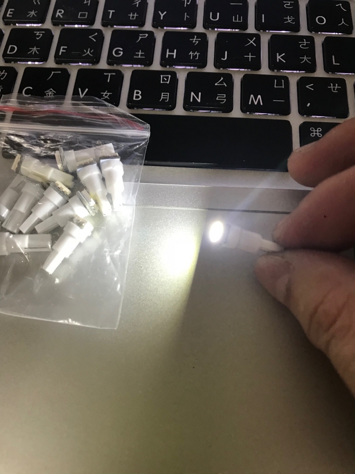 老V 儀表板背光不亮