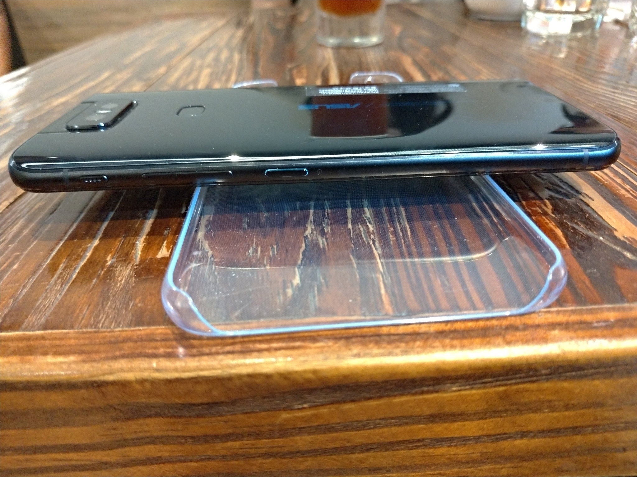 入手自拍神機 Zenfone 6 (開箱)