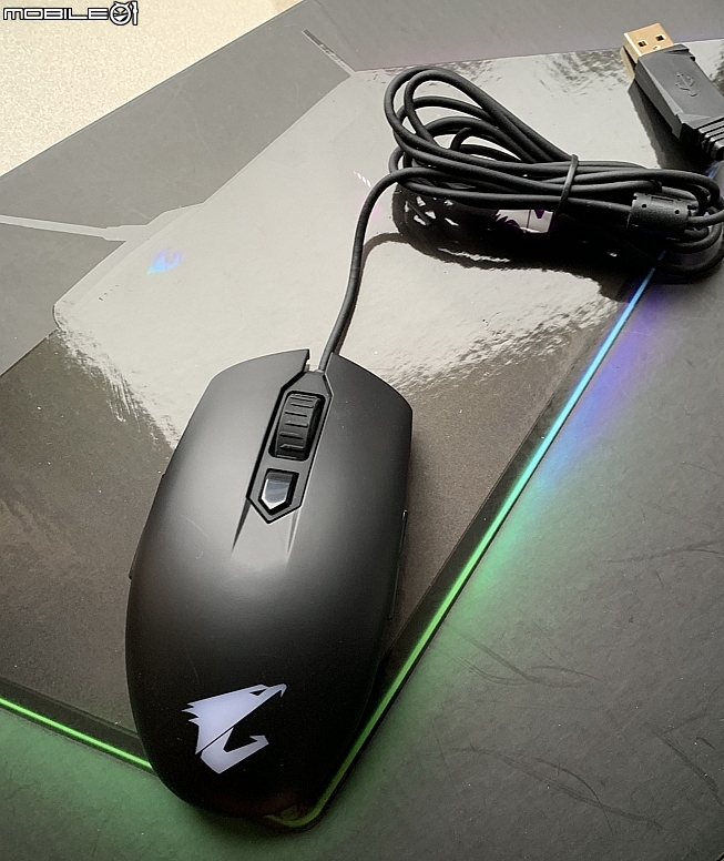 輕量化高 dpi 技嘉 AORUS M2 小滑鼠開箱