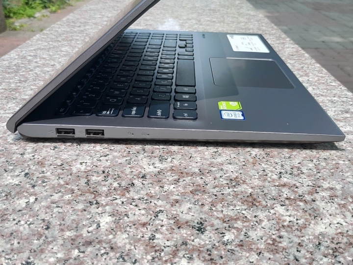 平價大螢幕窄邊框平價筆電 ASUS Vivobook 15 X512星空灰開箱