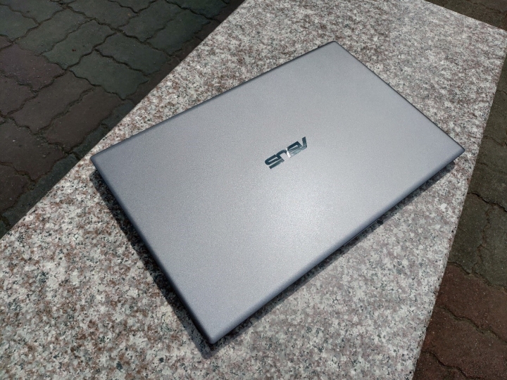 平價大螢幕窄邊框平價筆電 ASUS Vivobook 15 X512星空灰開箱