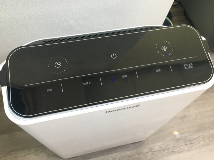 家有貓皇之空氣清淨機簡單開箱 XD